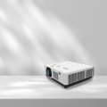 Máy chiếu công nghệ cao 8000 ANSI Lumens - Giải pháp trình chiếu sáng rõ ngay cả trong môi trường ánh sáng mạnh